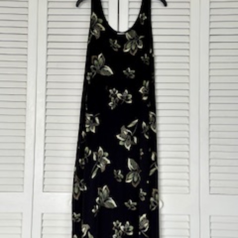 Elegant Jostar Full Length Black Dress